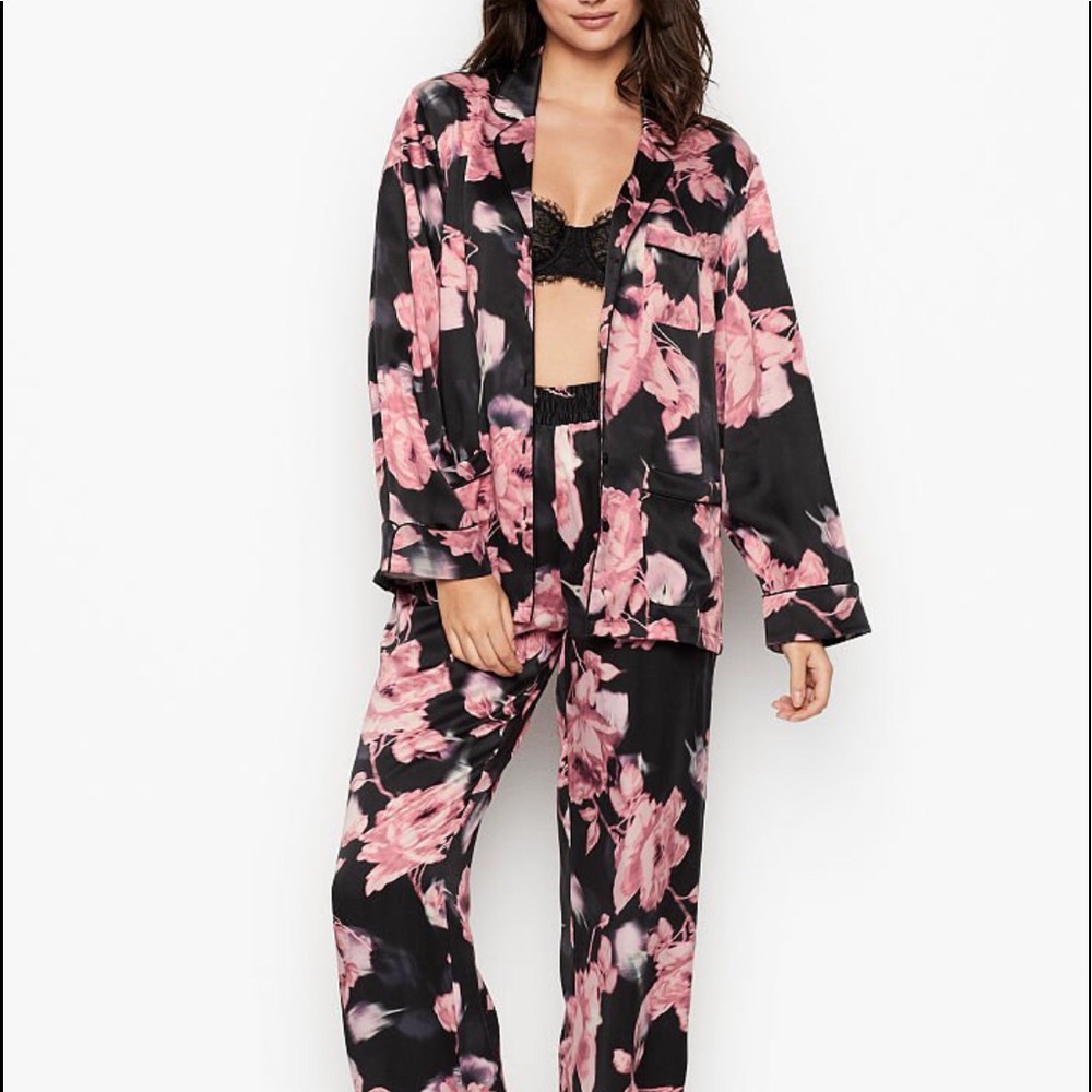 VICTORIA'S SECRET
Silk Long PJ Set 
Size XS